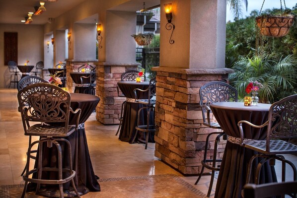 Breakfast and dinner served, American cuisine - Hilton Garden Inn San Diego Del Mar (San Diego)