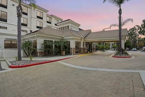 Front of property - Hilton Garden Inn San Diego Del Mar (San Diego)