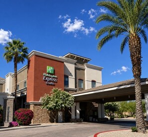 Exterior - Holiday Inn Express & Suites Phoenix - Glendale Sports Dist by IHG (Glendale)