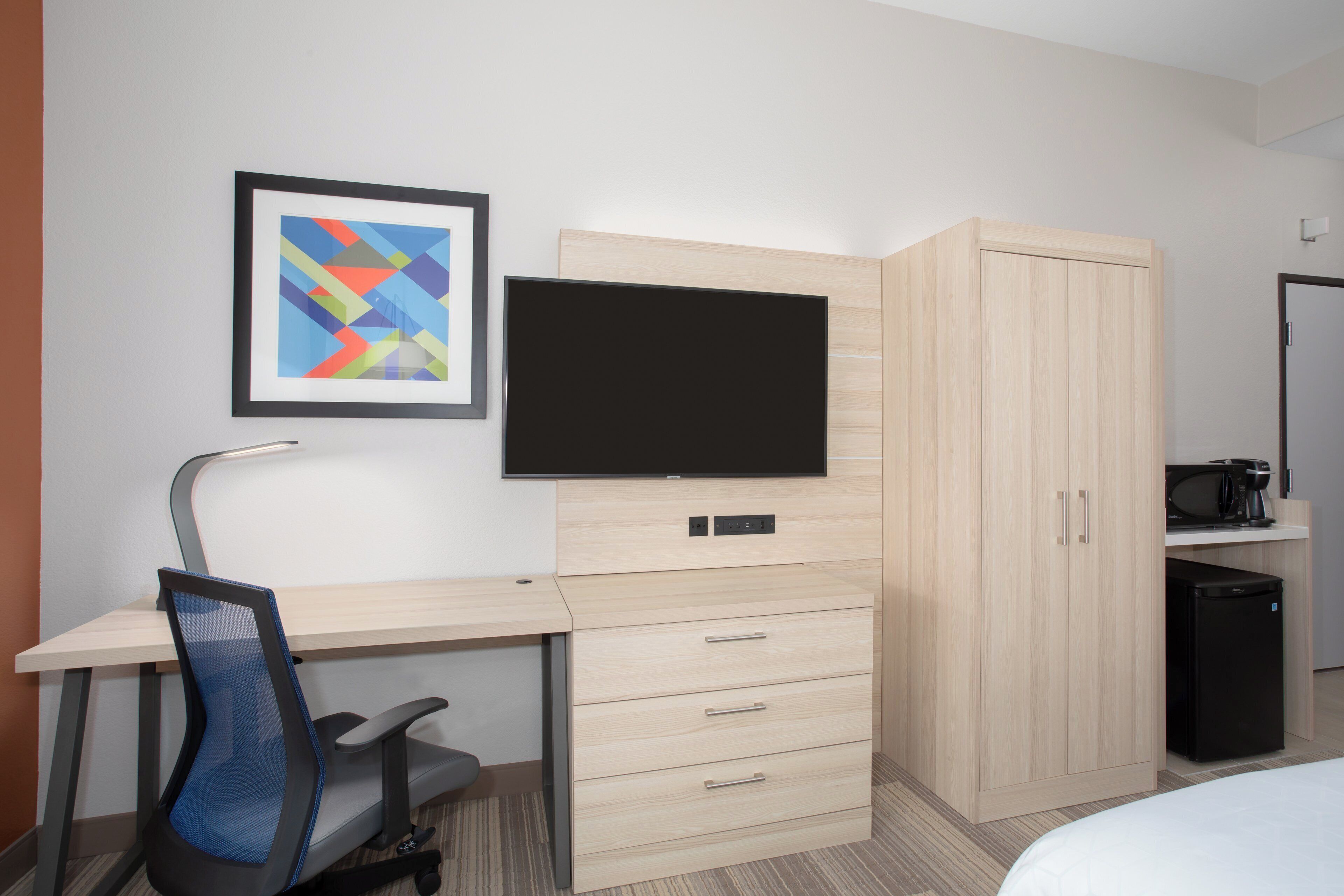 Standard Room, 1 King Bed, Mobility Accessible (Communications) | Room amenity