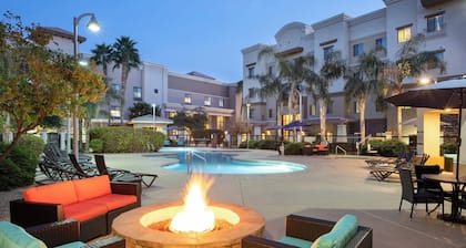 Holiday Inn Express & Suites Phoenix - Glendale Sports Dist by IHG