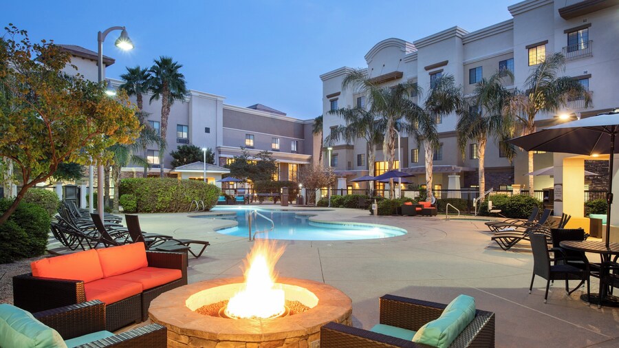 Holiday Inn Express & Suites Phoenix - Glendale Sports Dist by IHG