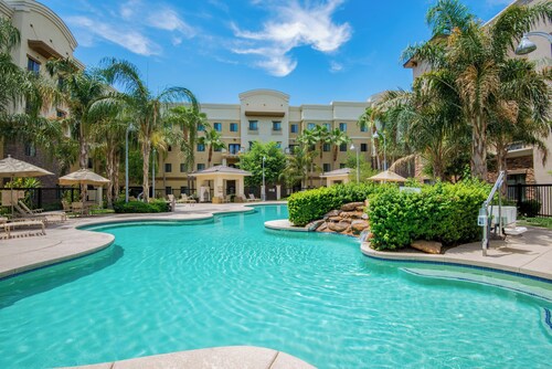 Holiday Inn Express & Suites Phoenix - Glendale Sports Dist by IHG