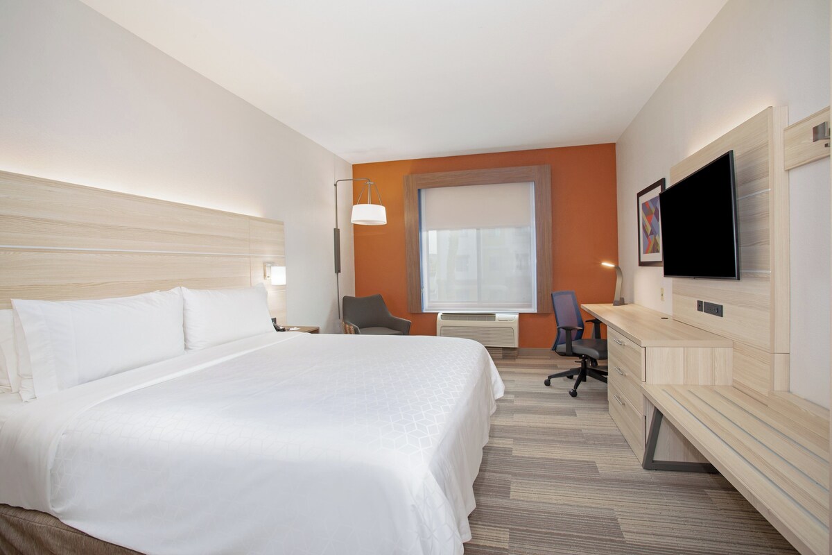 In-room safe, desk, laptop workspace, blackout drapes