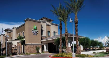 Holiday Inn Express & Suites Phoenix - Glendale Sports Dist by IHG