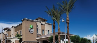 Holiday Inn Express & Suites Phoenix - Glendale Sports Dist by IHG