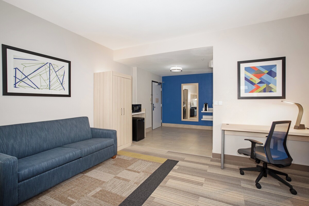 Suite, 2 Queen Beds, Transfer Shower (Communications Accessible) | In-room safe, desk, laptop workspace, blackout drapes