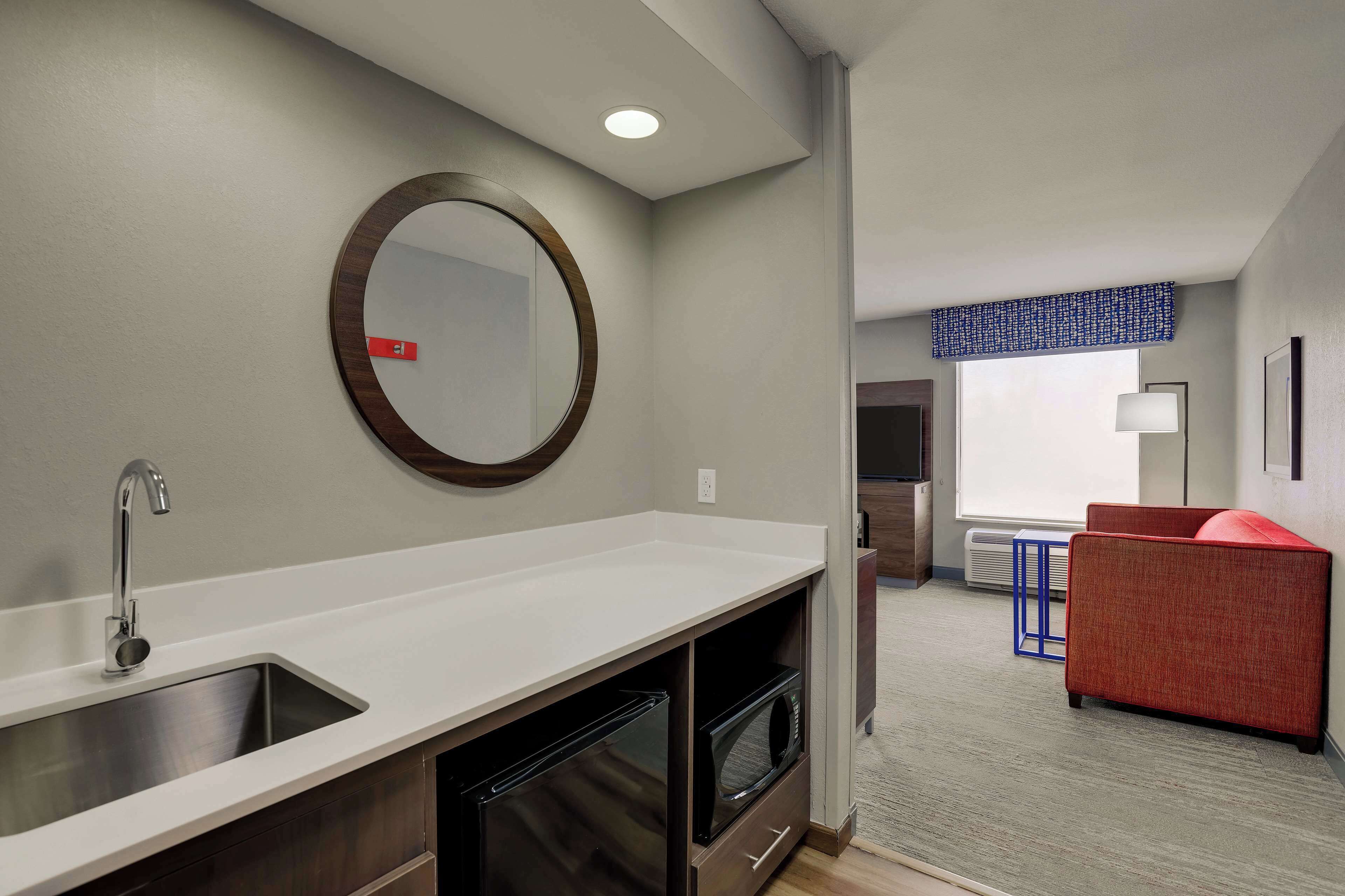 one king studio suite non smoking | in-room safe, desk, iron/ironing board, free cots/infant beds