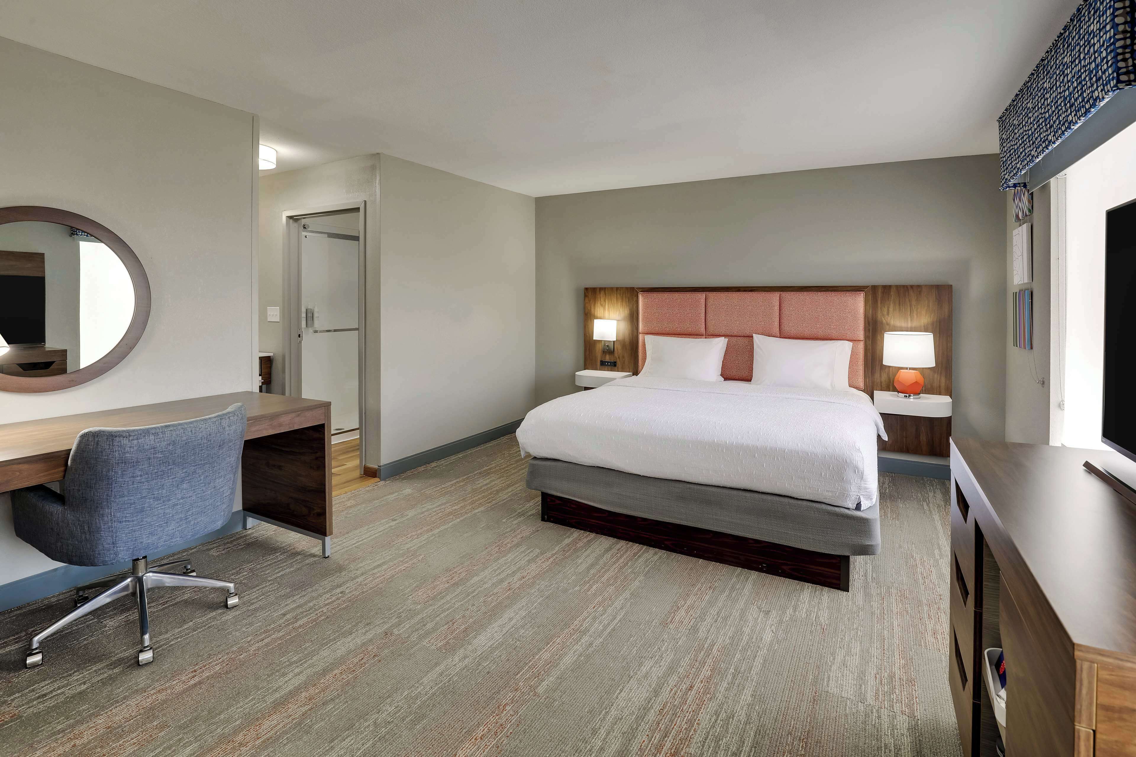 one king studio suite non smoking | in-room safe, desk, iron/ironing board, free cots/infant beds