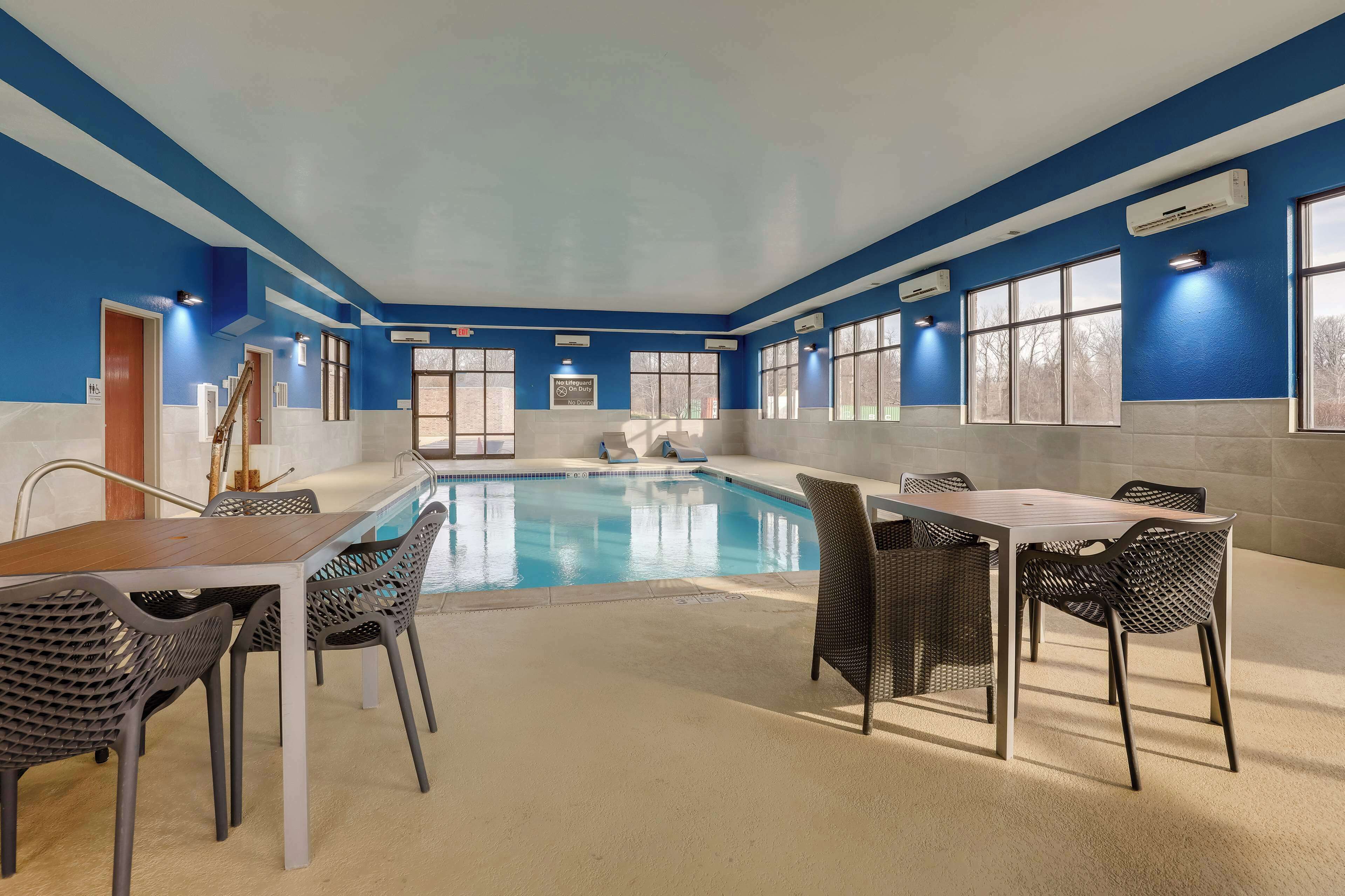indoor pool, pool loungers