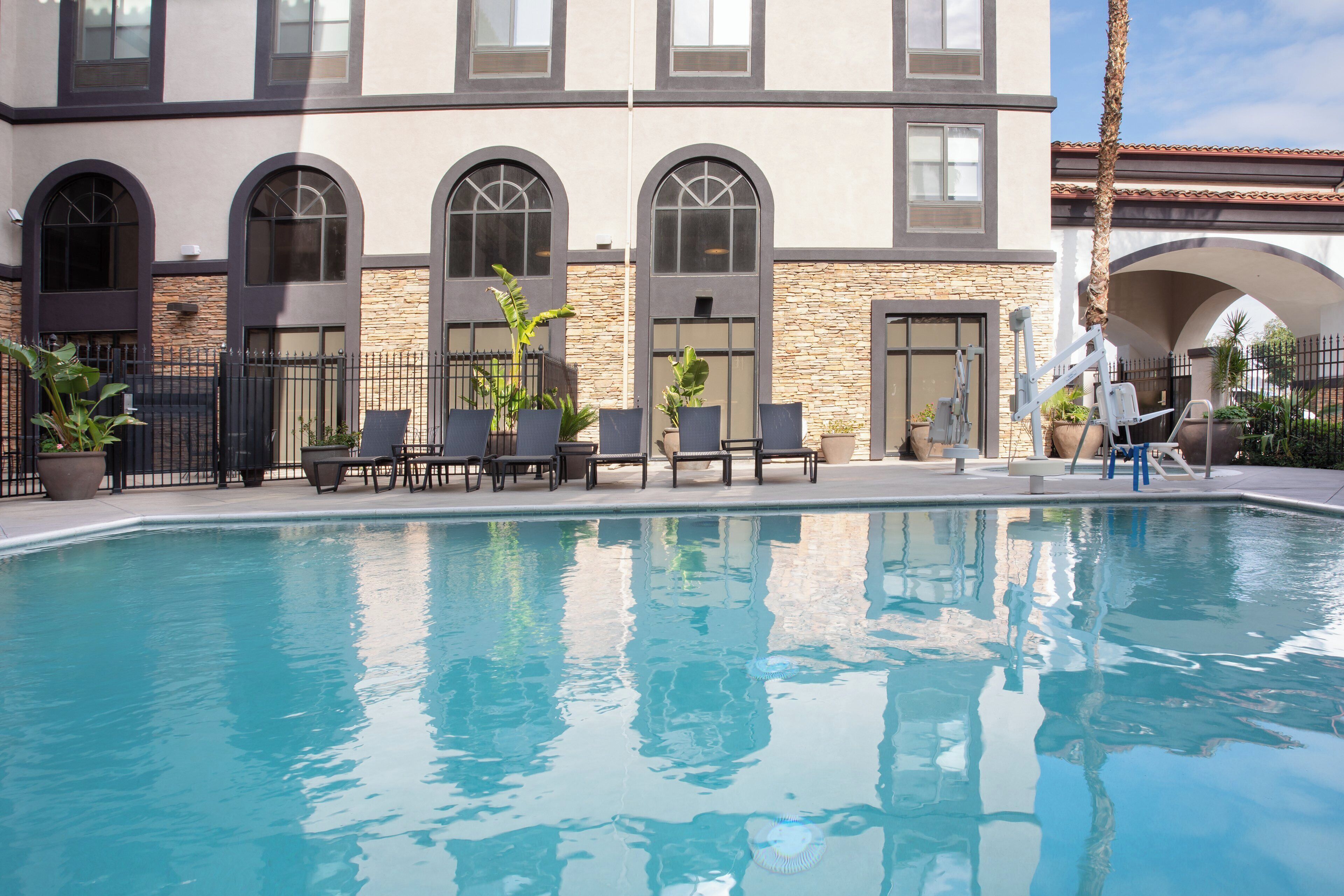 Photo - Holiday Inn Express Ontario