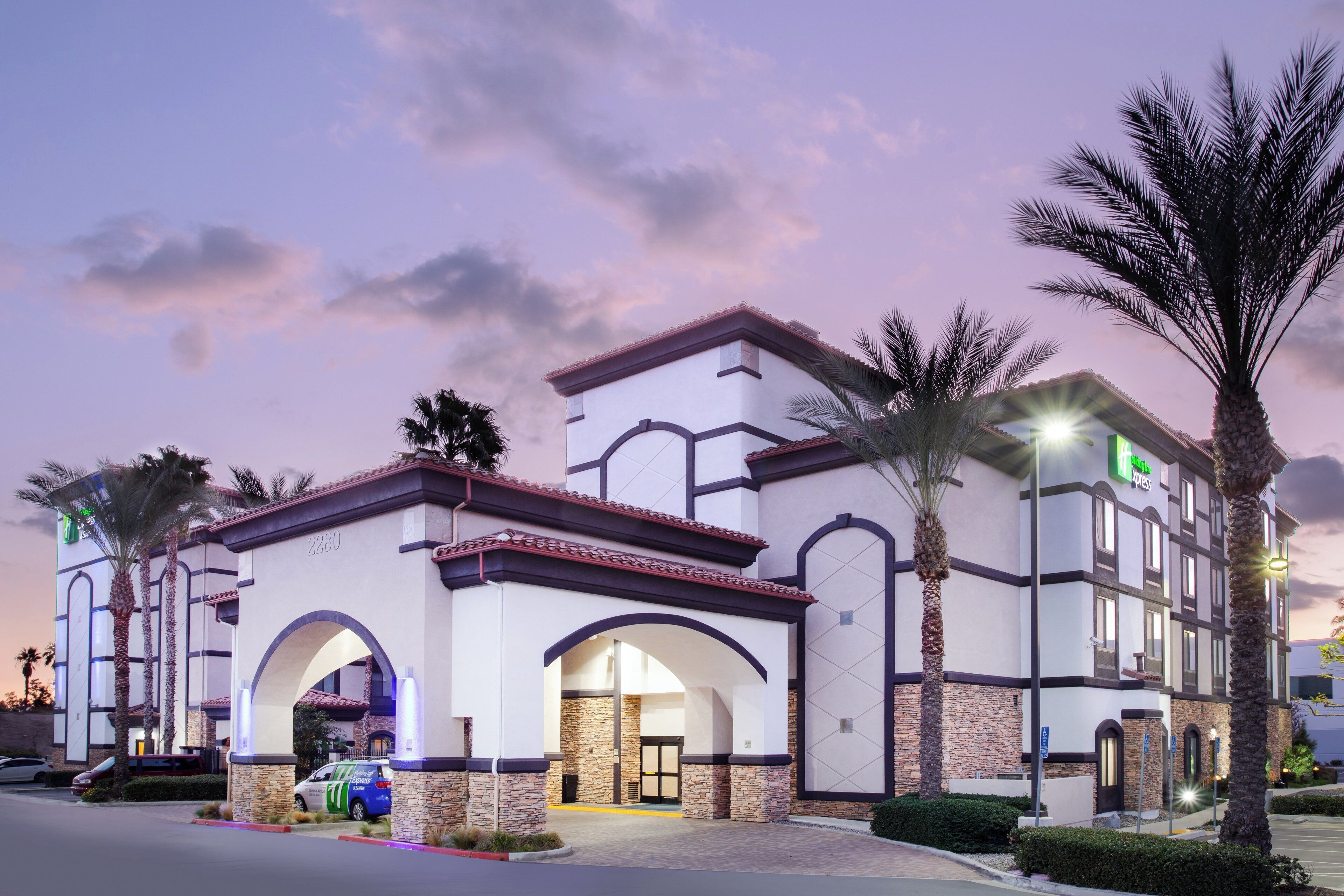 Photo - Holiday Inn Express Ontario