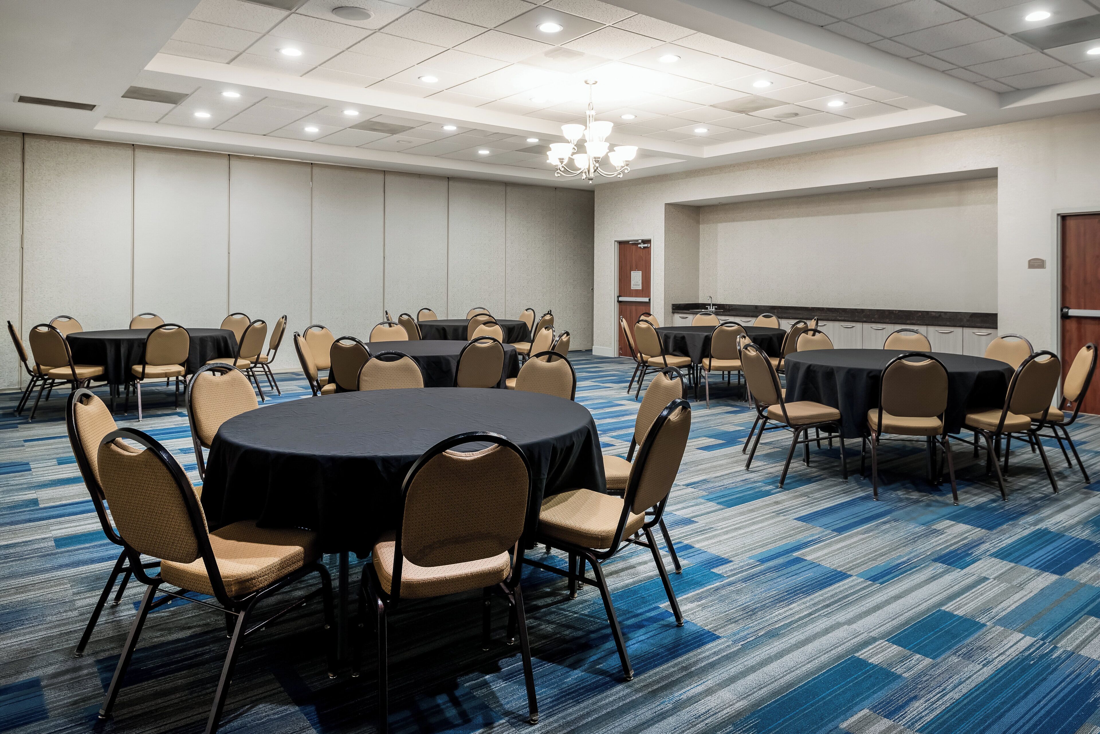 Photo - Holiday Inn Express Ontario