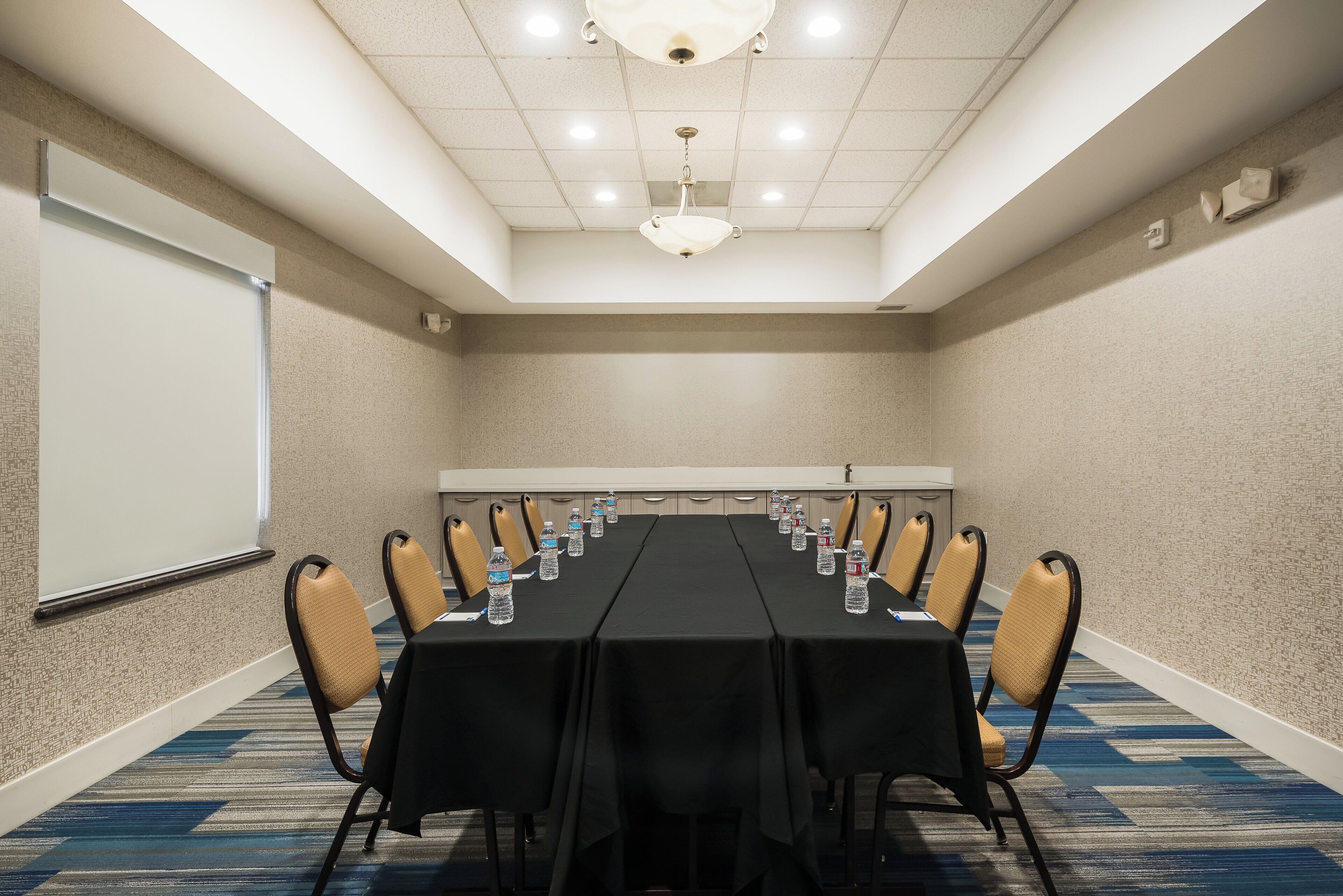 Photo - Holiday Inn Express Ontario