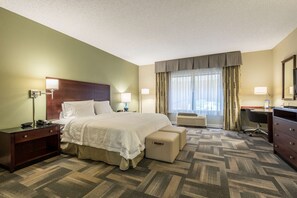 Desk, iron/ironing board, free WiFi, bed sheets - Hampton Inn & Suites Orlando-South Lake Buena Vista (Kissimmee)
