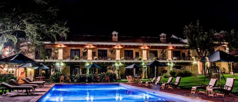 Outdoor pool, pool umbrellas