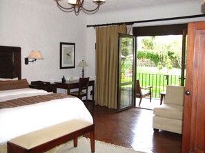 Egyptian cotton sheets, premium bedding, minibar, in-room safe - Filadelfia Coffee Resort & Tours (Jocotenango)