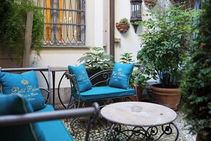 Down duvets, minibar, in-room safe, individually decorated - Petit Palais Hotel De Charme (Milan)