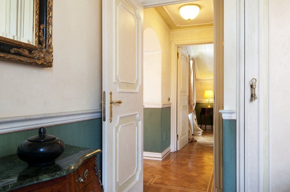 romantic studio suite | 1 bedroom, down duvets, minibar, in-room safe