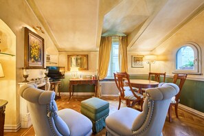 Down duvets, minibar, in-room safe, individually decorated - Petit Palais Hotel De Charme (Milan)