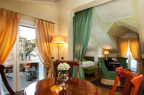 Panoramic Suite | Down duvets, minibar, in-room safe, individually decorated - Petit Palais Hotel De Charme (Milan)