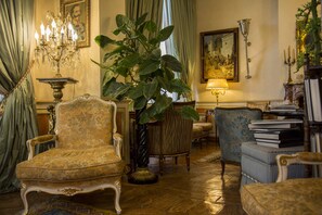Interior detail - Petit Palais Hotel De Charme (Milan)