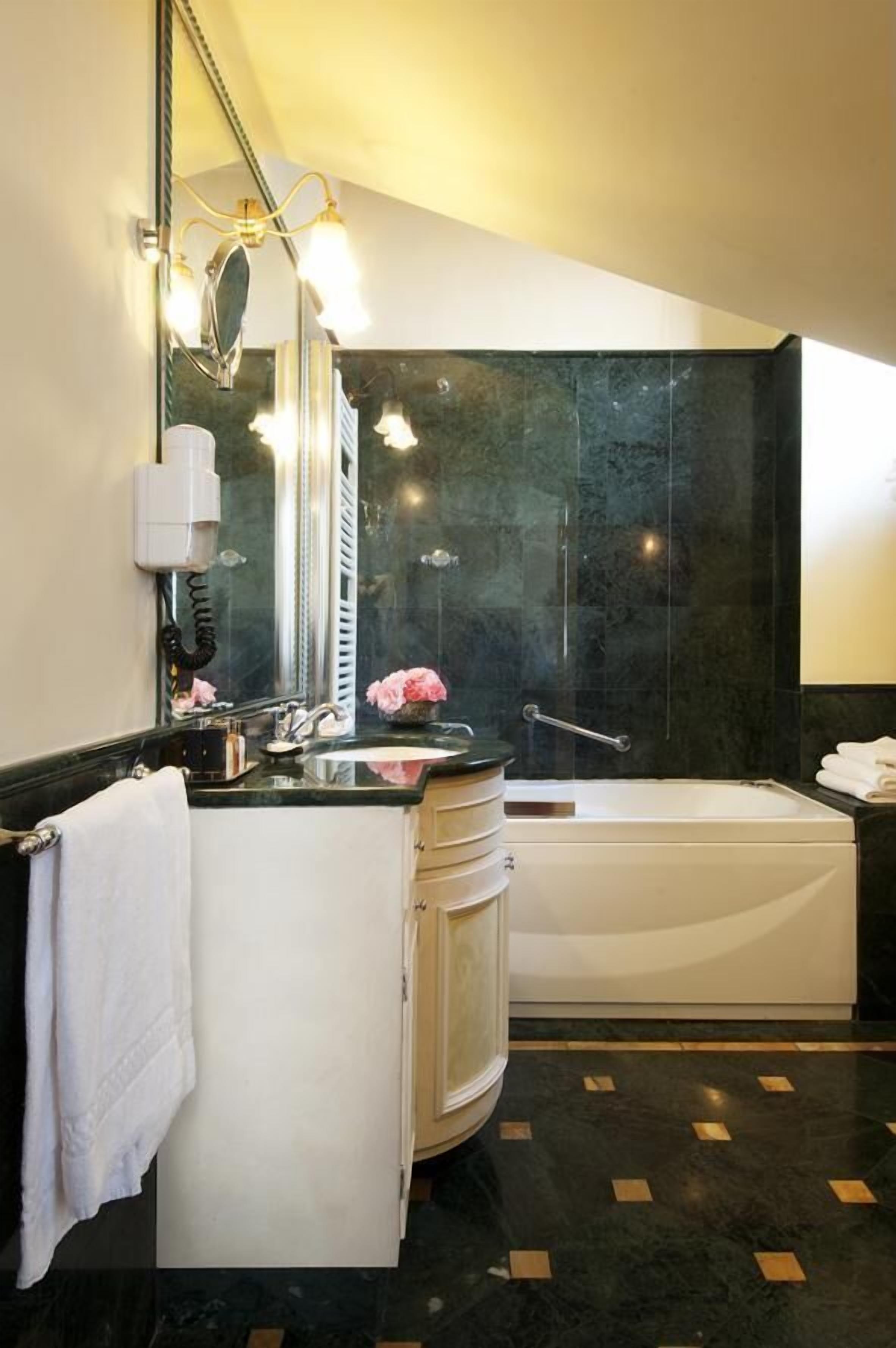 panoramic suite | bathroom | free toiletries, hair dryer, bathrobes, slippers