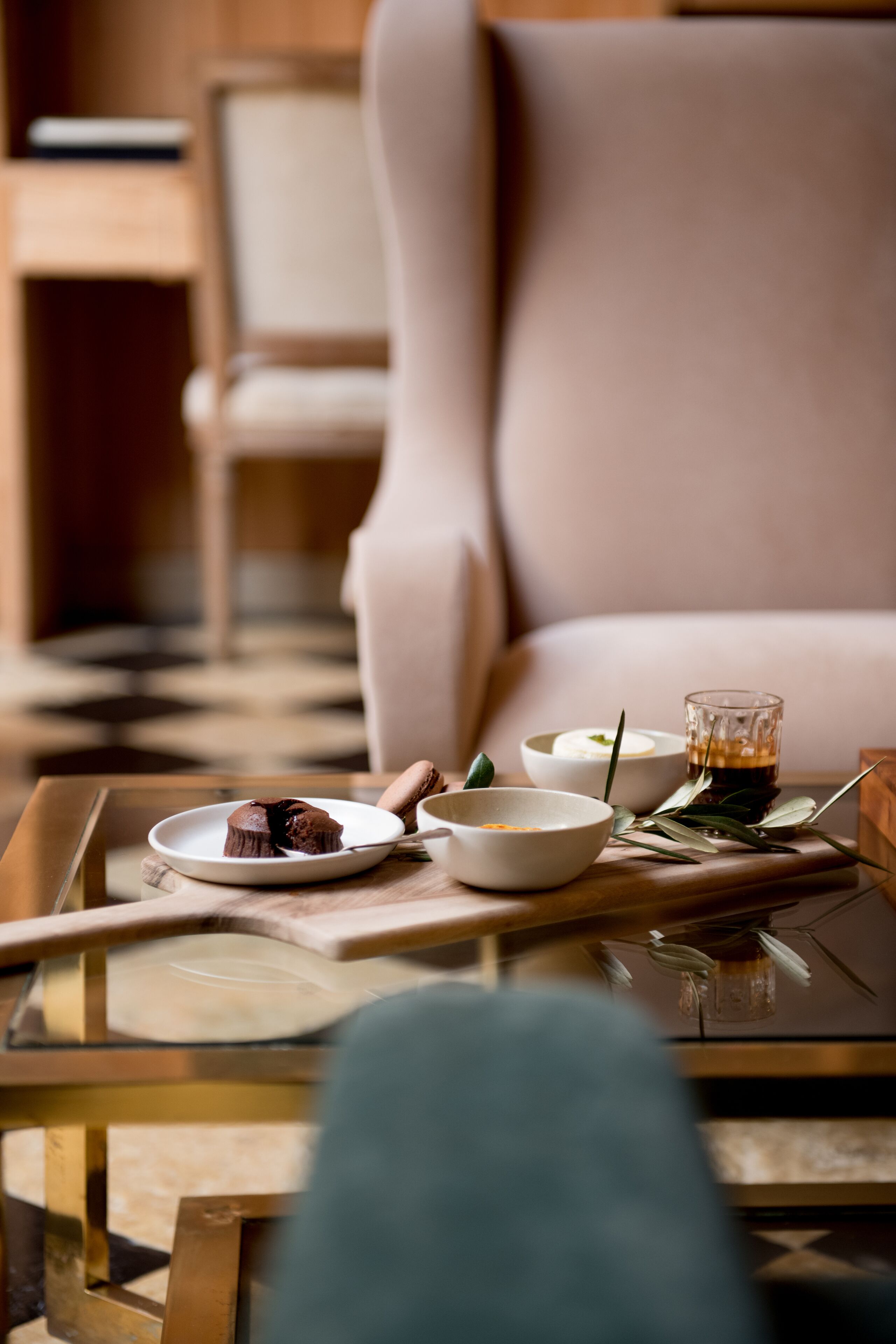 lunch and dinner served, fusion cuisine