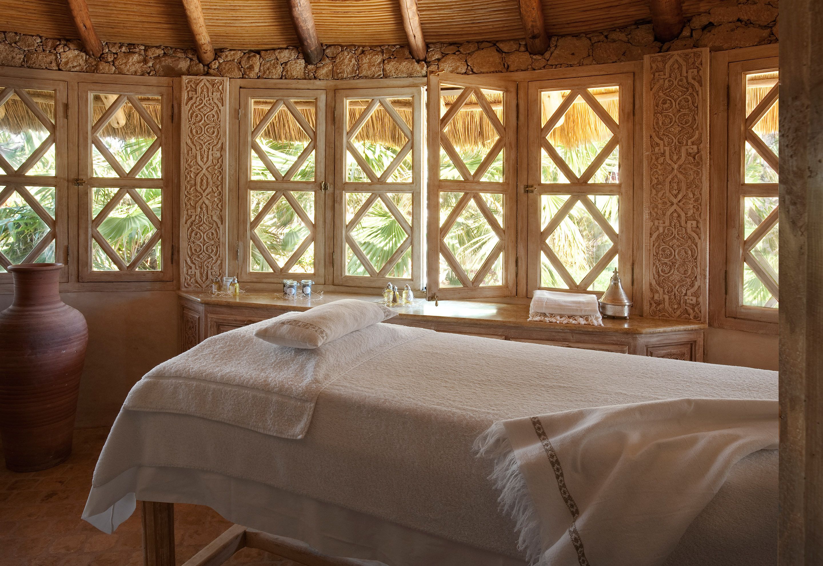 sauna, hot tub, steam room, turkish bath/hammam, body treatments