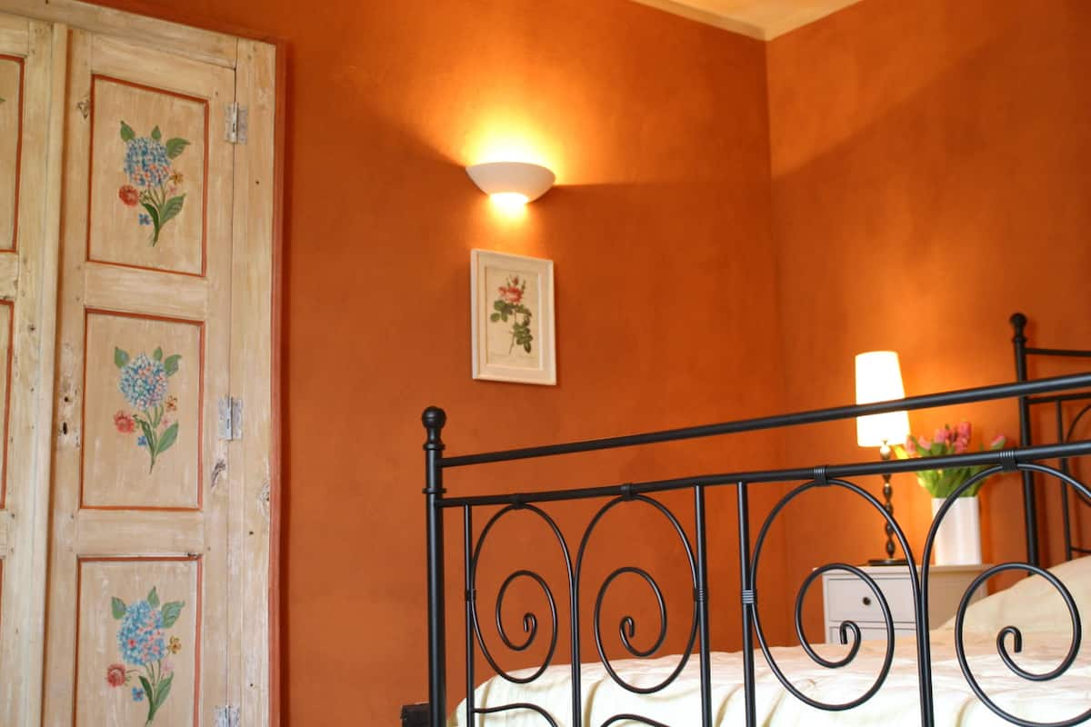 Desk, cots/infant beds, free WiFi, individually decorated