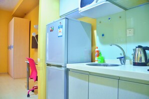 Kühlschrank, Mikrowelle, Wasserkocher