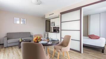 Superior One Bedroom Apartment | Living area