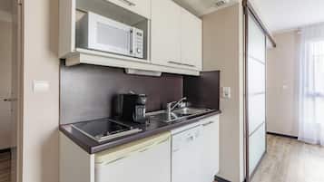 Superior One Bedroom Apartment | Private kitchen | Fridge, microwave, dishwasher, coffee/tea maker