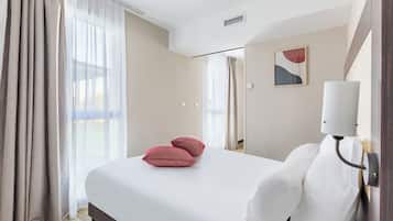 Superior One Bedroom Apartment | Desk, soundproofing, iron/ironing board, free WiFi