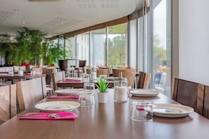 Daily buffet breakfast for a fee - Appart'City Confort Nantes Ouest St Herblain (Saint-Herblain)