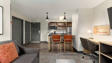 Desk, laptop workspace, iron/ironing board, free WiFi