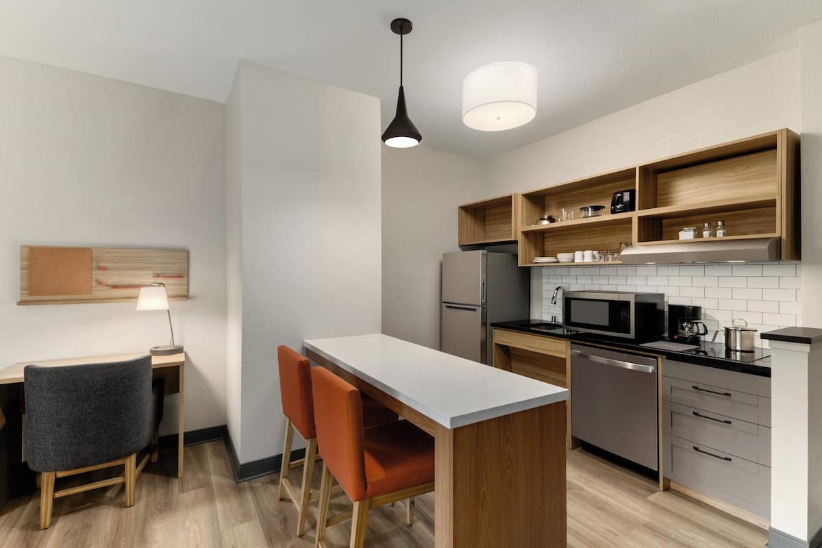 Bureau, espace de travail pour ordinateur portable