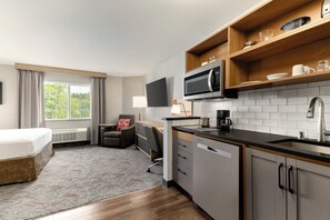 Desk, laptop workspace, iron/ironing board, free WiFi - Candlewood Suites Oak Harbor by IHG (Oak Harbor)