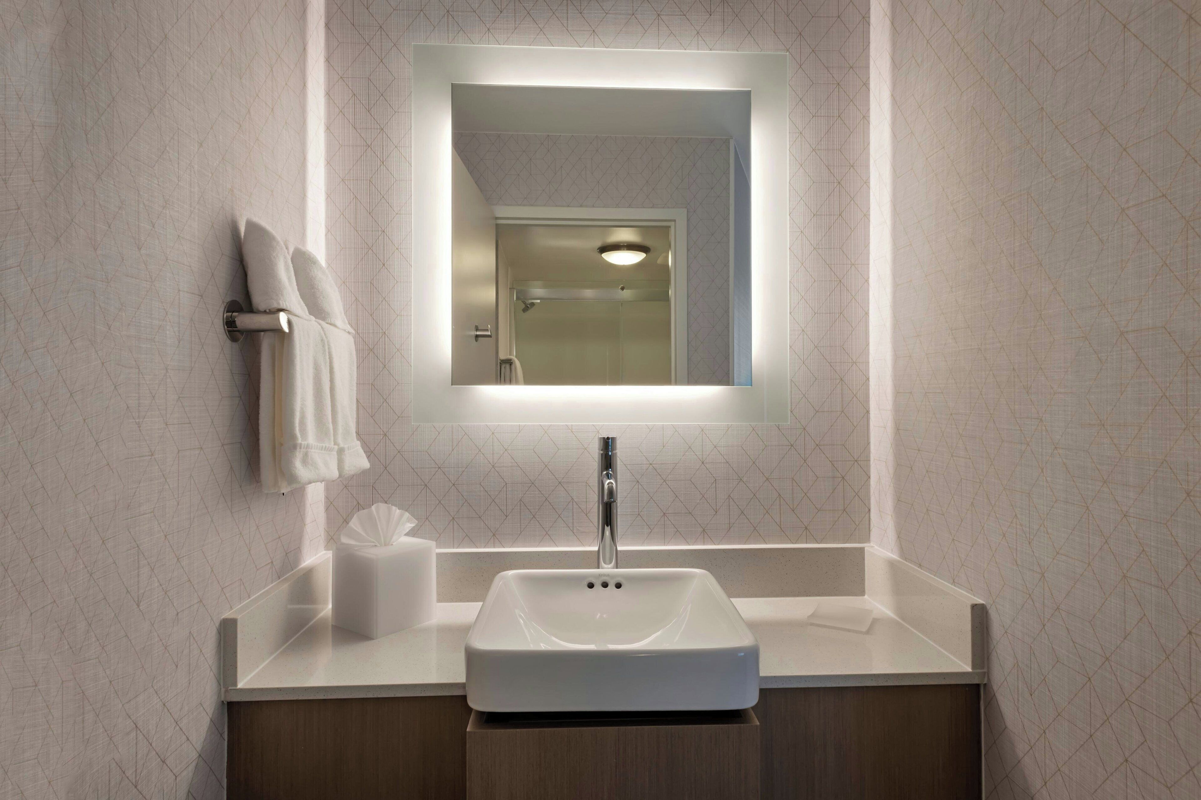 combined shower/bathtub, eco-friendly toiletries, hair dryer, towels