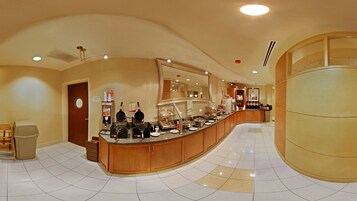 Desayuno completo incluido todos los días 