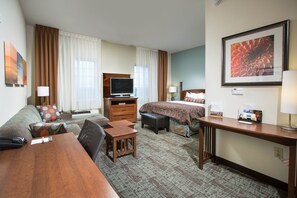 Premium bedding, desk, iron/ironing board, free cribs/infant beds - Staybridge Suites Augusta by IHG (Augusta)