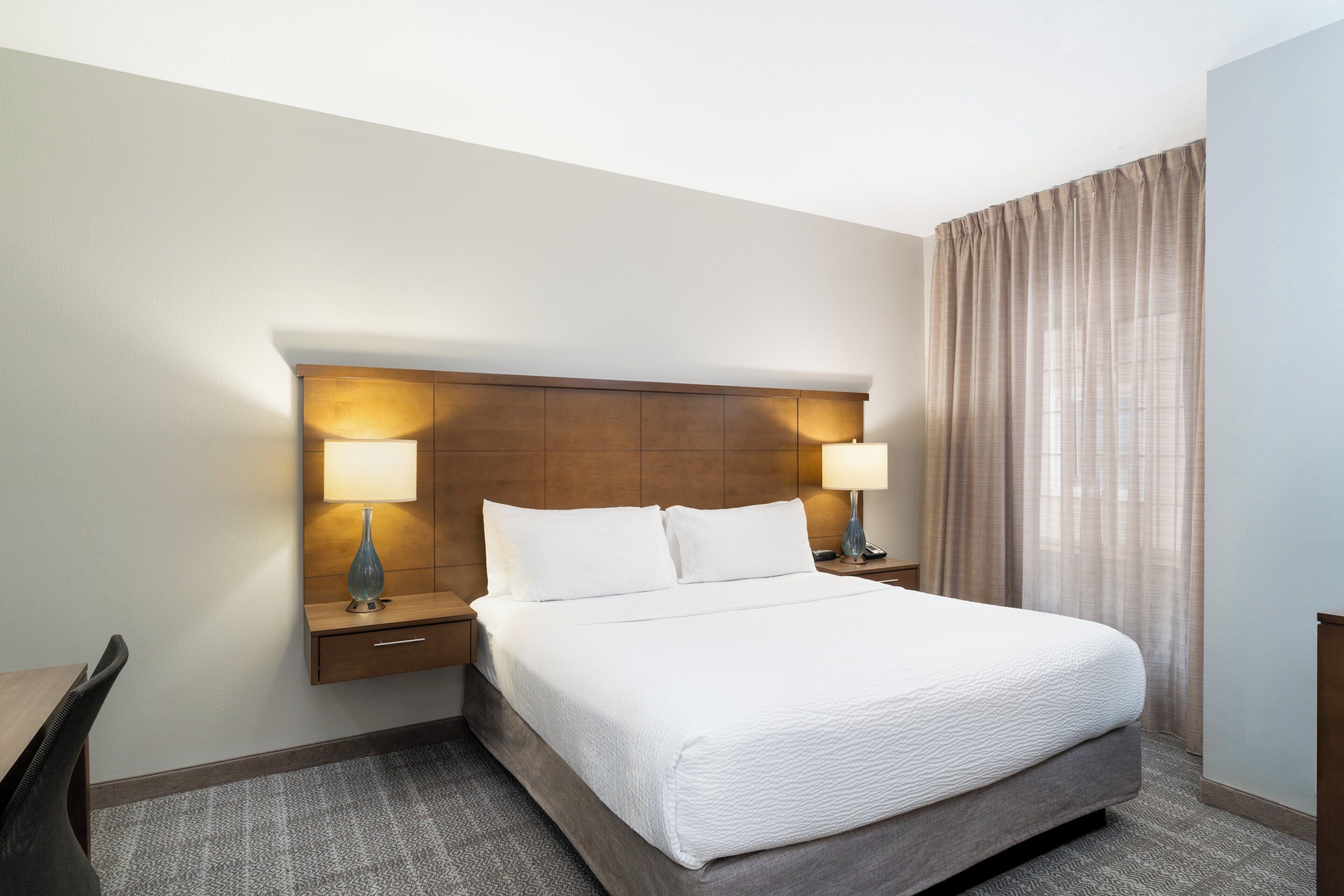 Premium bedding, desk, iron/ironing board, free cots/infant beds