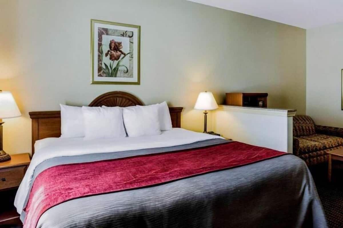 Desk, blackout drapes, iron/ironing board, free WiFi
