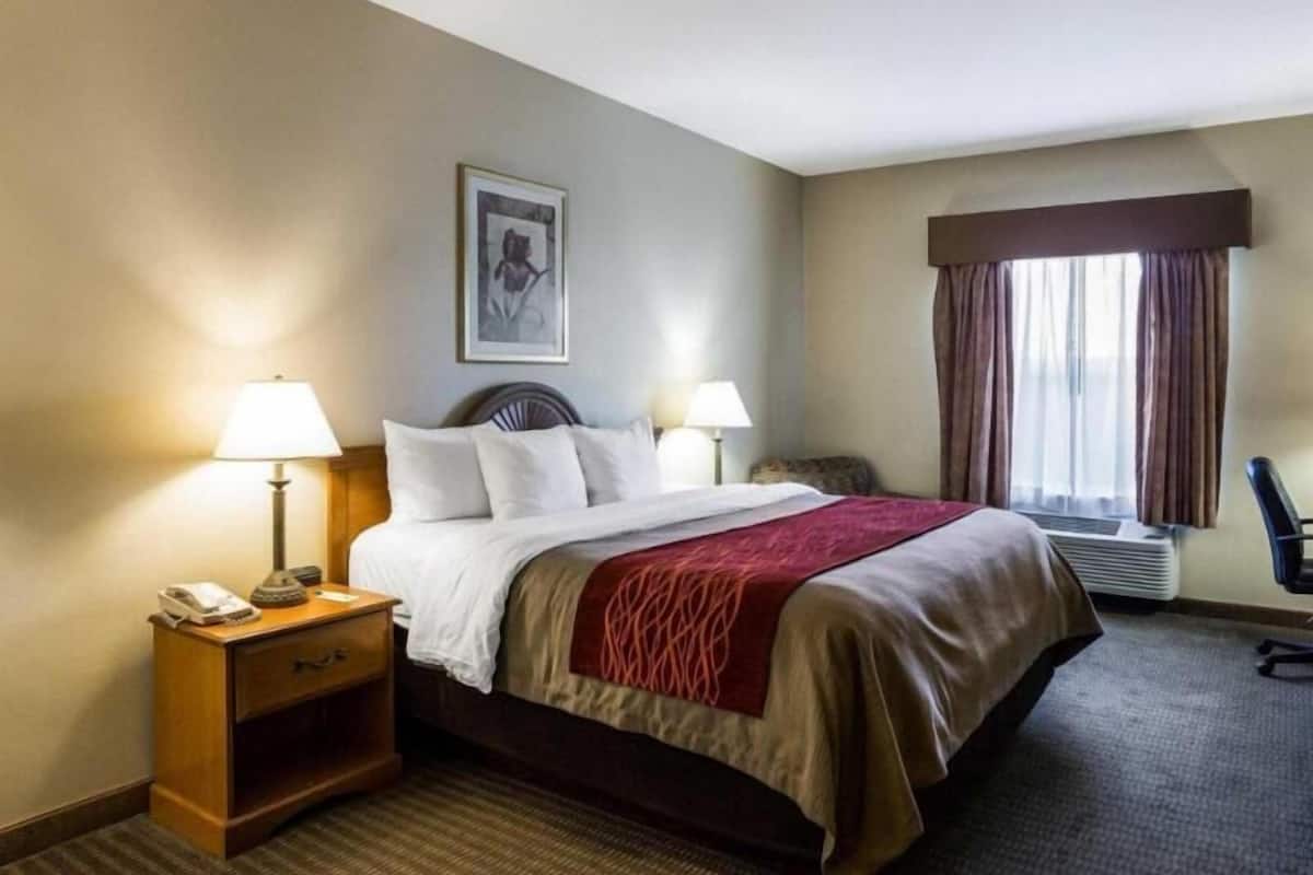 Desk, blackout drapes, iron/ironing board, free WiFi