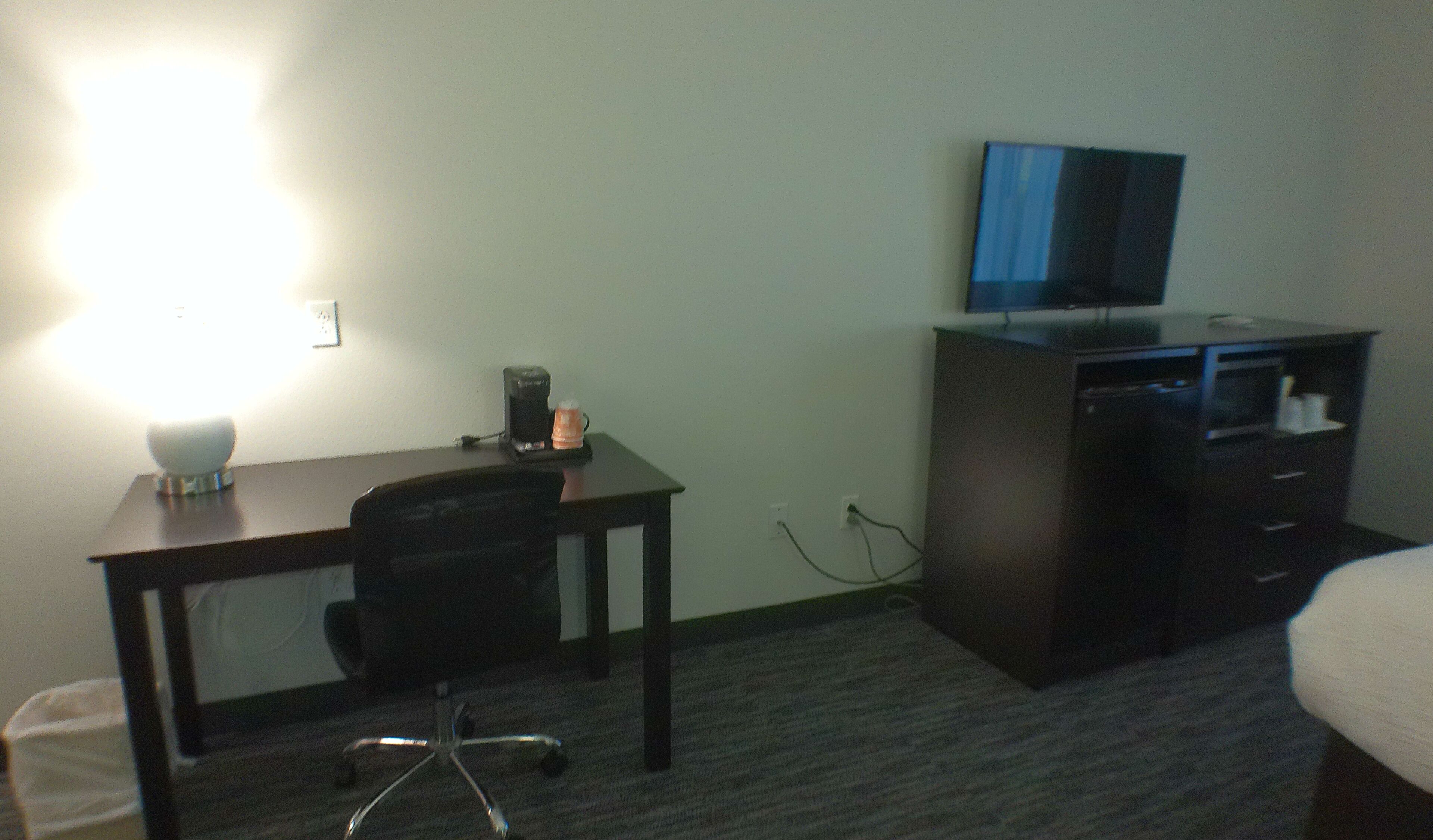 standard room, 1 king bed, non smoking | desk, blackout curtains, iron/ironing board, free wifi