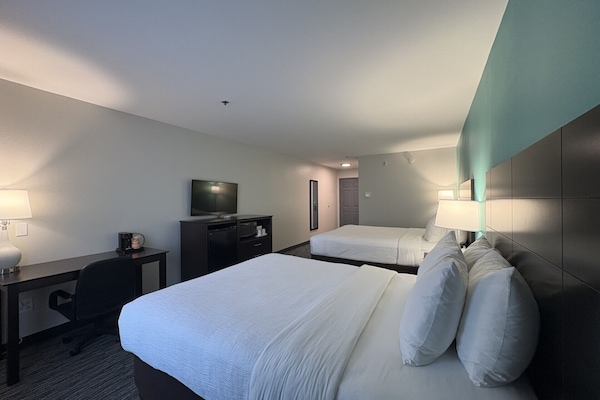 Desk, blackout drapes, iron/ironing board, free WiFi