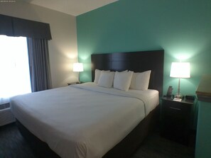 Bureau, rideaux occultants, fer et planche à repasser, Wi-Fi gratuit