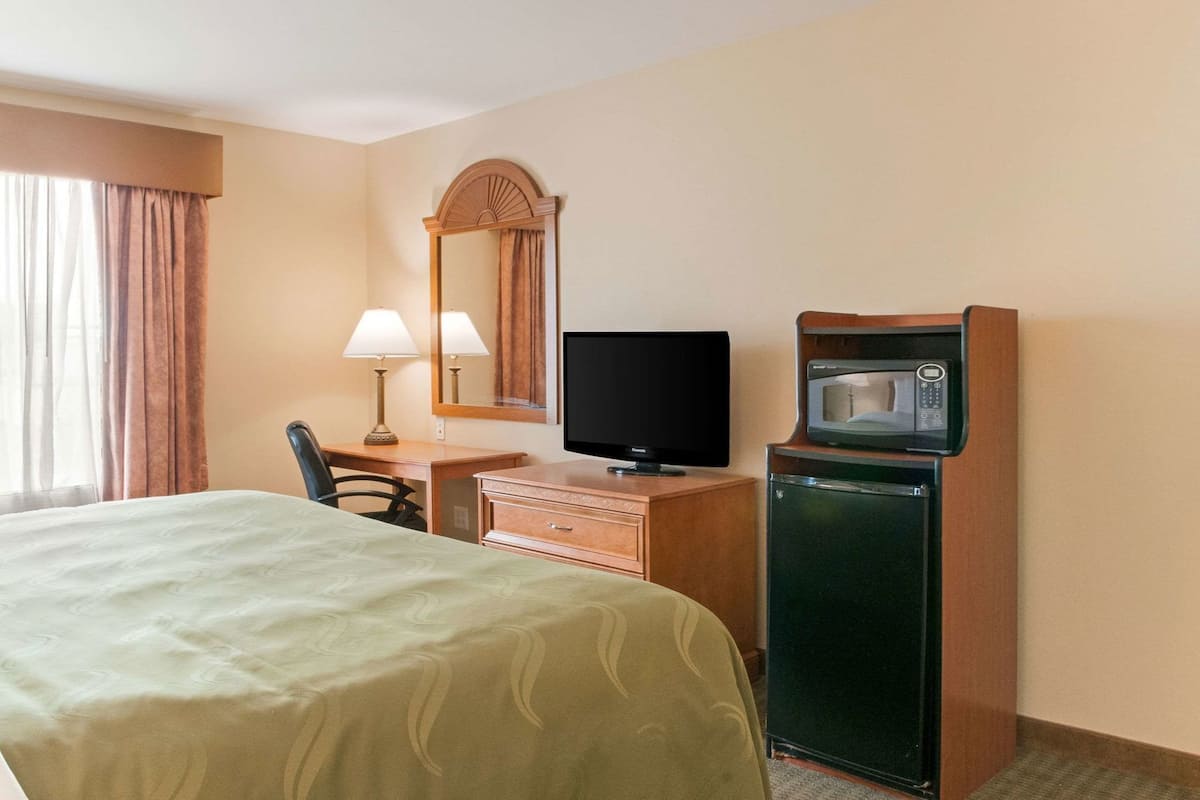 Desk, blackout drapes, iron/ironing board, free WiFi