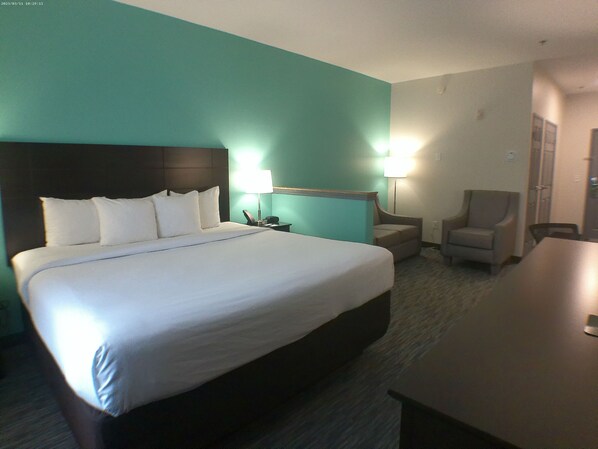 مكتب وستائر تعتيم ومكواة/لوح كي وواي فاي مجانًا