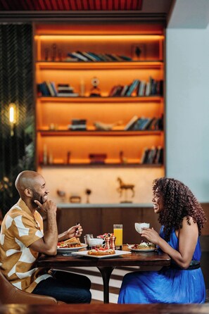 Continental breakfast for a fee - Renaissance® Boston Seaport District (Boston)